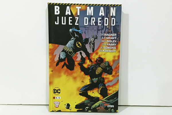 Batman / Juez Dredd